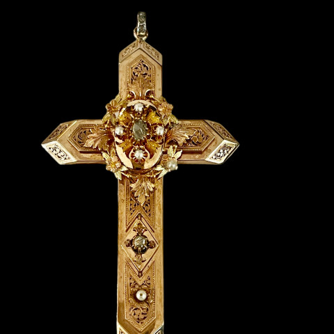 Important croix en or...
