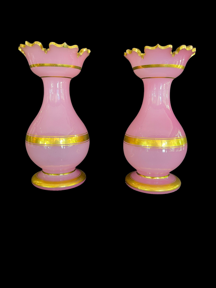 Baccarat : paire de vases en opaline rose