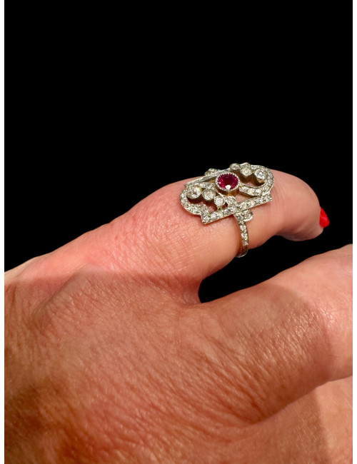 Bague belle époque en or, platine, rubis et diamants