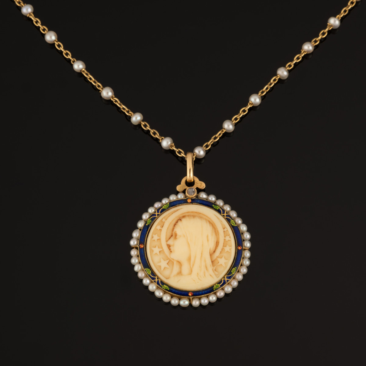 Médaille Religieuse émail Perles Fines Et Sa Chaine