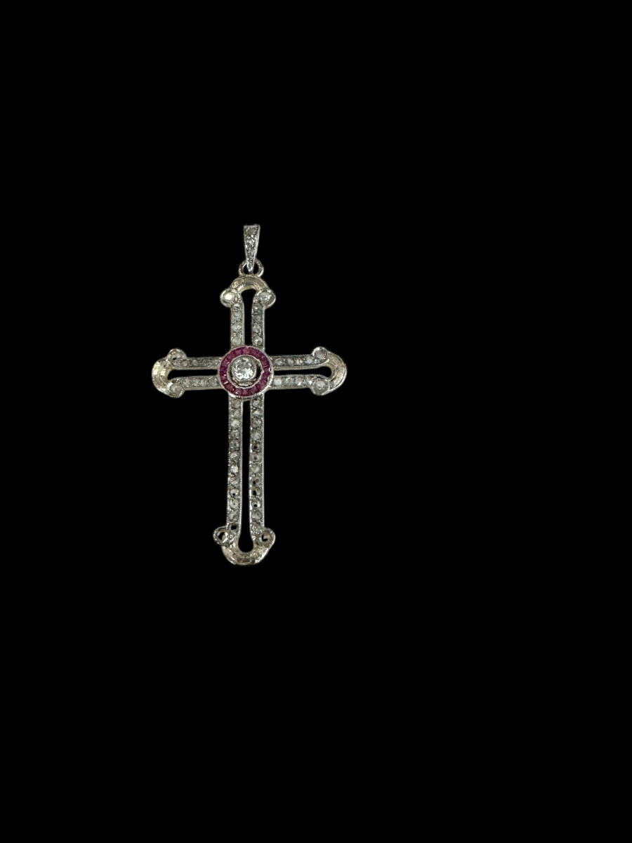 Croix en or et platine, diamants et rubis Croix en or et platine, diamants et rubis