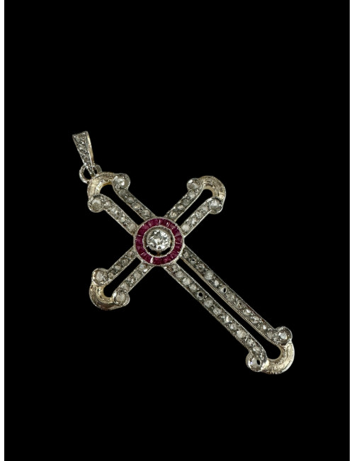 Croix en or et platine, diamants et rubis