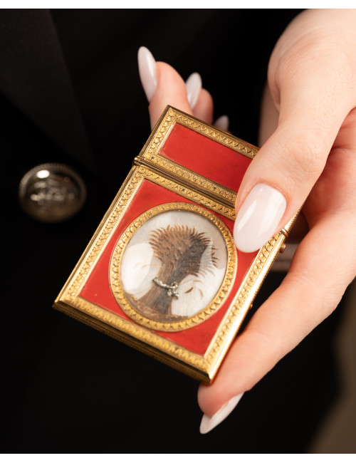 Carnet De Bal Ou Souvenirs En Laque Et Or.