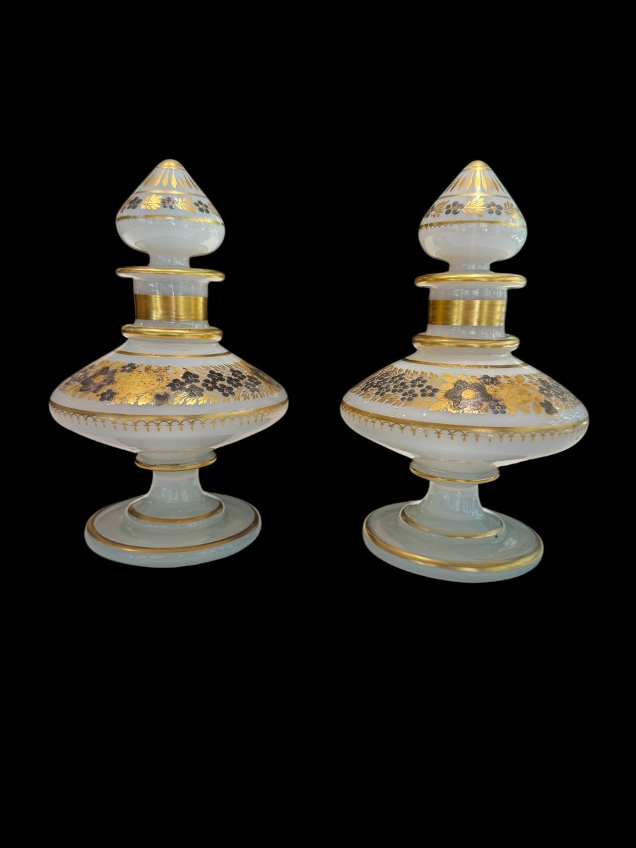 Paire de flacons en opaline à décor Desvignes