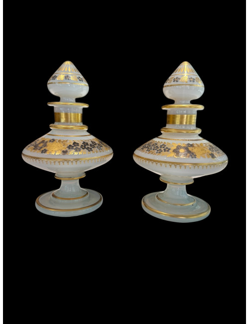 Paire de flacons en opaline à décor Desvignes