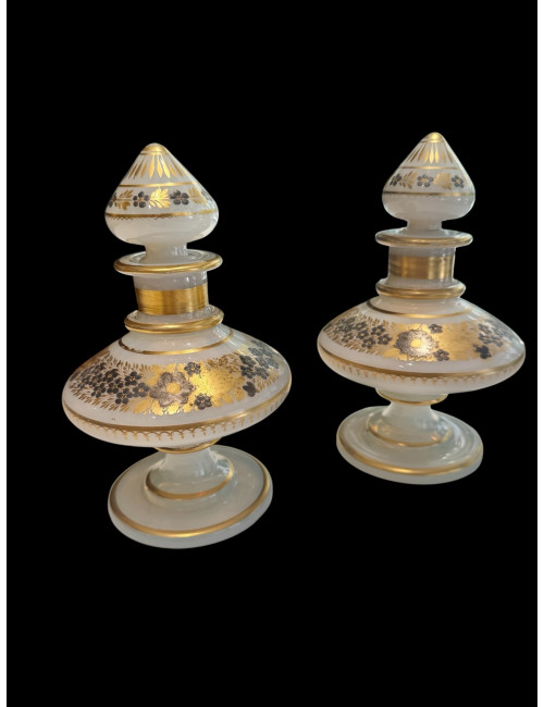 Paire de flacons en opaline à décor Desvignes