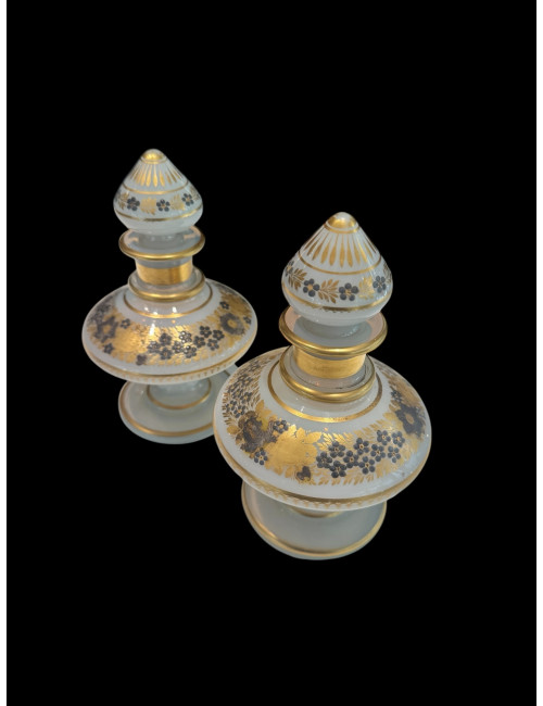 Paire de flacons en opaline à décor Desvignes