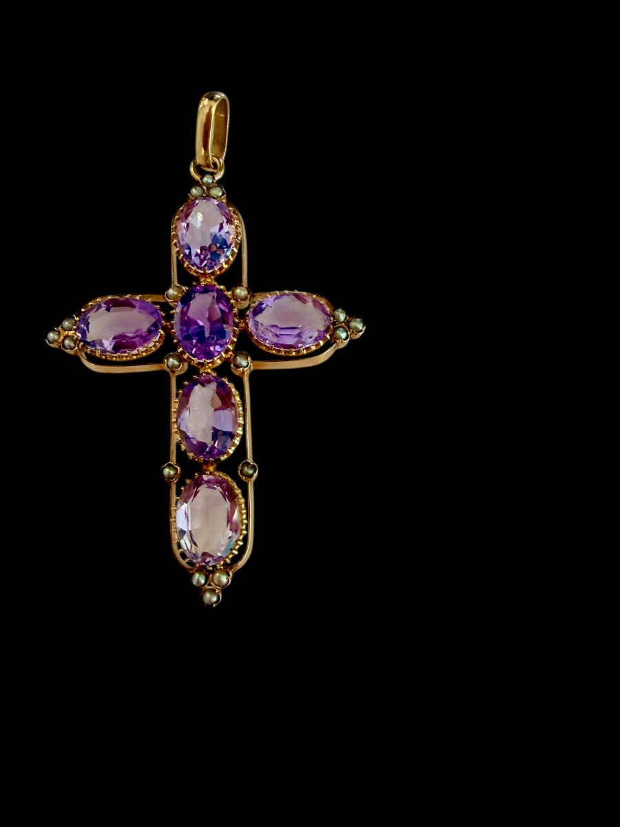 Pendentif croix en or et améthystes
