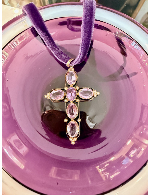 Pendentif croix en or et améthystes