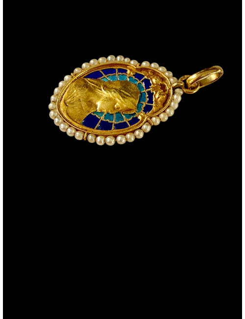 Médaille religieuse en or, émail et perles fines