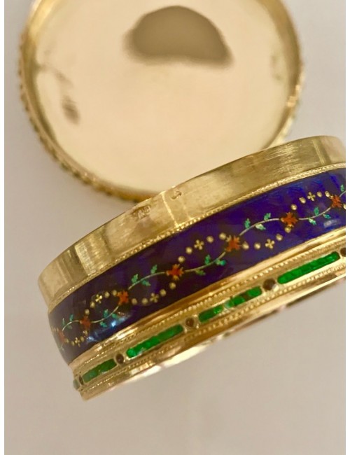 Round box in Gold and Enamel