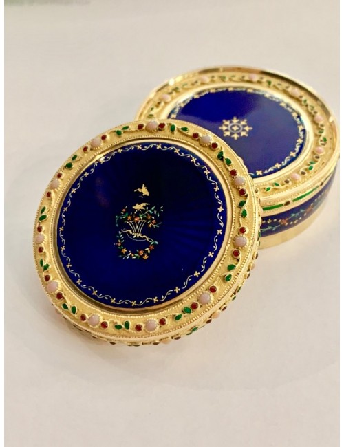 Round box in Gold and Enamel